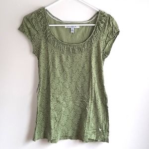 American Eagle cap sleeve shirt with palm leaf pattern